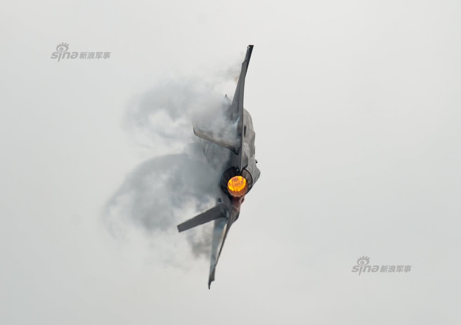 F-35A được trang bị một động cơ loại P&amp;W F135. Loại động cơ này có công xuất đẩy khô là 28.000 Ibf tương đương với 125 kN và công suất đẩy đốt sau là 43.000 Ibf tương đương với 191 kN. Nguồn ảnh: Sina.