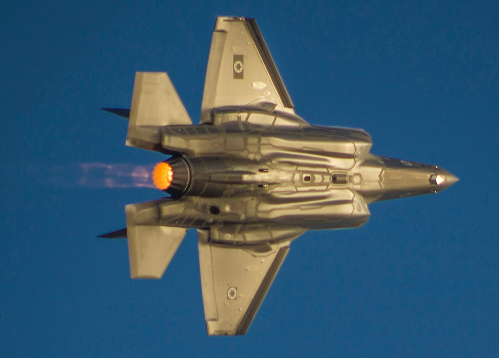 Cuối cùng đó là S-400 - thứ được coi là "Gót chân Asin" của F-35. Trong tương lai, Thổ Nhĩ Kỳ khả năng cao là sẽ cùng lúc sở hữu cả F-35 và S-400, khi này Thổ Nhĩ Kỳ sẽ thoải mái nghiên cứu khả năng đánh chặn F-35 bằng S-400 một cách toàn diện.