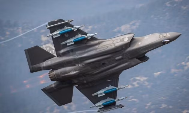 Nhiều chuyên gia cũng khẳng định, cái giá mà F-35 mang lại khi phải bỏ ra số tiền khổng lồ để sở hữu nó là "không đáng". Giá của một chiếc F-35, thực tế hoàn toàn tương xứng với những công nghệ mà nó được trang bị, tuy nhiên không phải lúc nào sở hữu công nghệ cao hơn cũng dành chiến thắng.