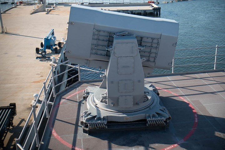 Một góc chụp khác của hệ thống tên lửa Rolling Airframe nói trên.