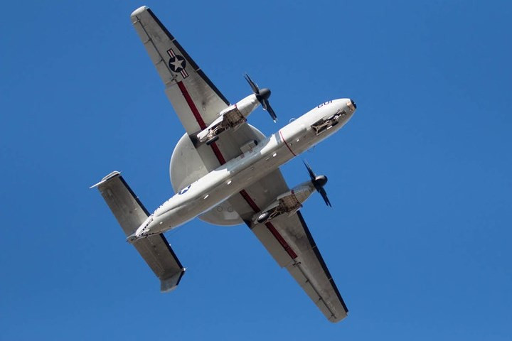 Máy bay trinh sát E-2C Hawkeye của Mỹ.
