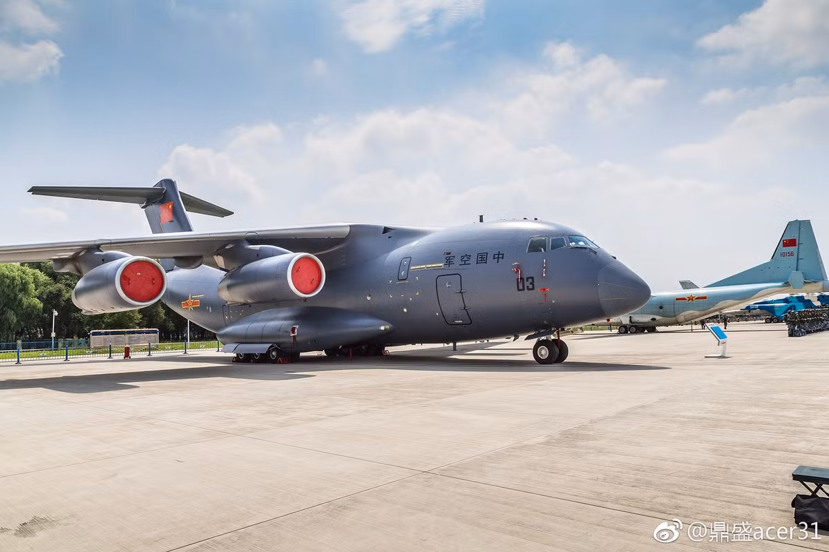 Vận tải cơ Y-20 lớn bậc nhất và hiện đại nhất của Không quân Trung Quốc xuất hiện trong khuôn viên Trường Đại học Hàng không Trường Xuân. Nguồn ảnh: Weibo.