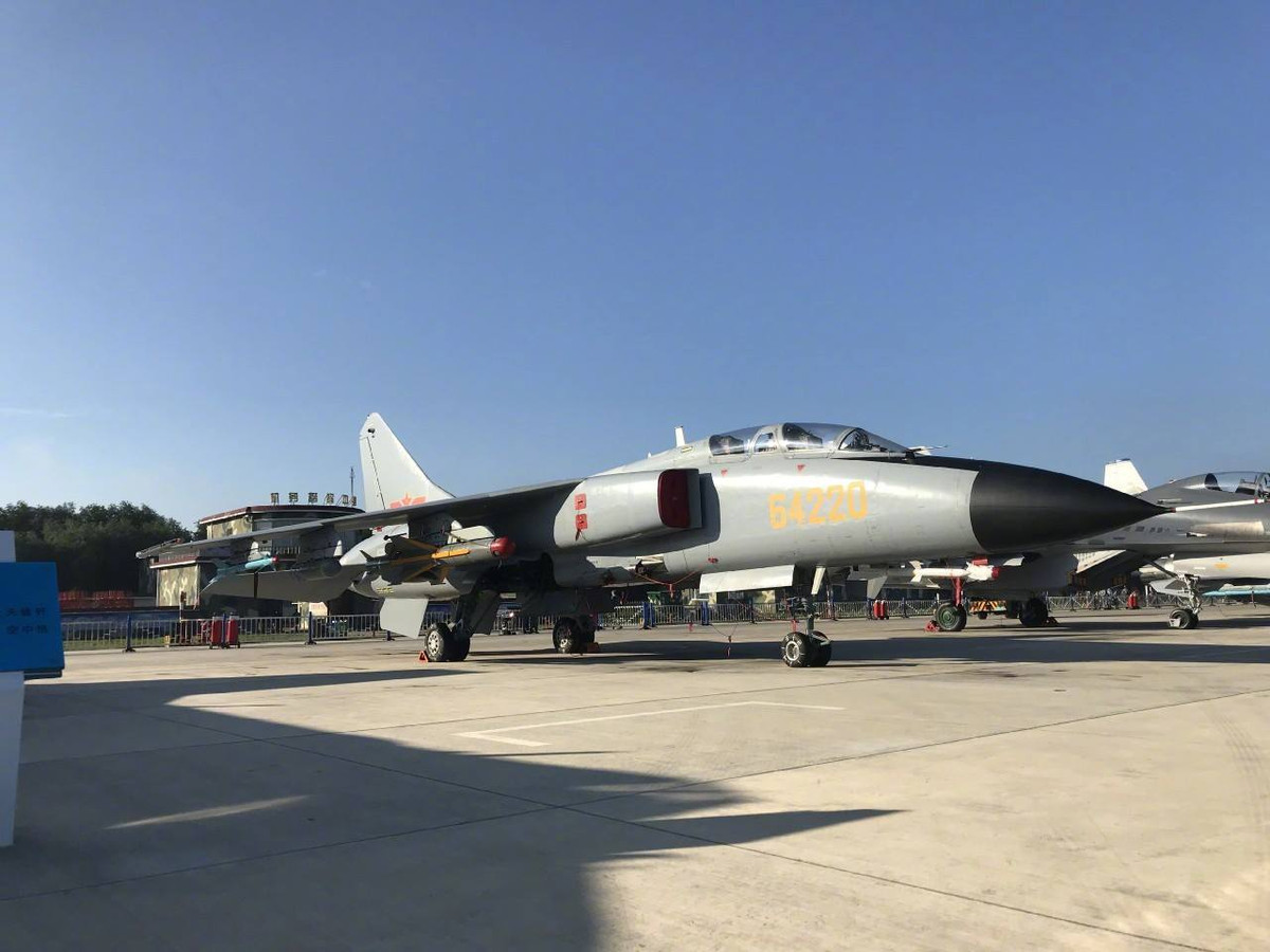 Tiêm kích - bom Xian JH-7 của Không quân Trung Quốc. Nguồn ảnh: Weibo.