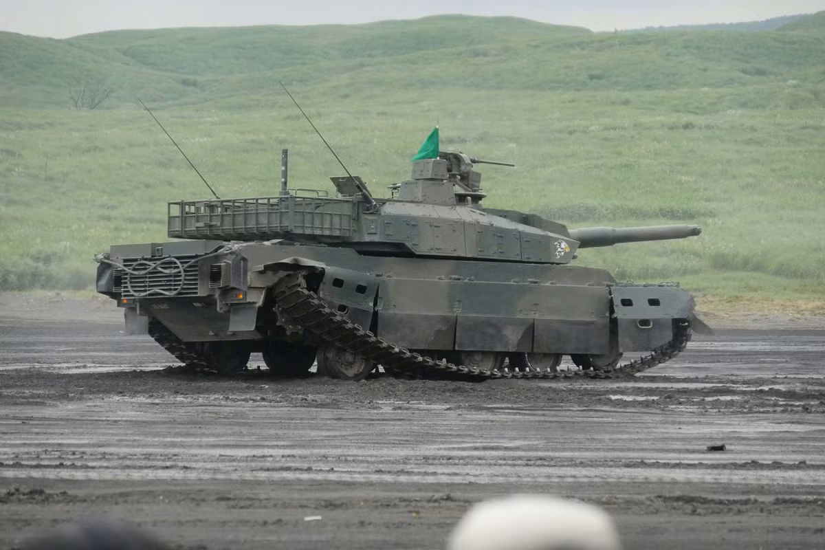 Tất nhiên, dù xe tăng xịn đến mấy thì tuột xích hay đứt xích vẫn là những sự cố thường gặp, nhất là ở một chiếc xe tăng có hệ thống khung gầm độc đáo như Type 10. Nguồn ảnh: Grounder.