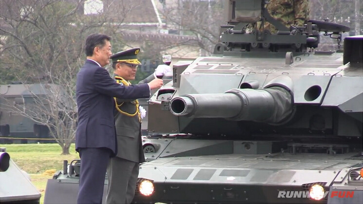 Hệ thống phần mềm của Type 10 cũng cực kỳ tiên tiến khi nó được trang bị hệ thống liên lạc tình báo C4I. Đây là hệ thống cho phép từng chiếc Type 10 có thể chia sẻ và nhận thông tin tình báo từ căn cứ cũng như tự chia sẻ cho nhau. Nguồn ảnh: Runw.