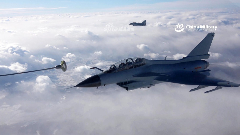 Kèm theo đó là sự phát triển của các loại bom dẫn đường và tên lửa, giúp kéo dãn khoảng cách chiến đấu giữa các cuộc không chiến ra nhiều kilomets - điều này khiến các loại pháo và súng máy chỉ được xem là vũ khí phụ, ít được sử dụng trong giao tranh. Nguồn ảnh: Sina.