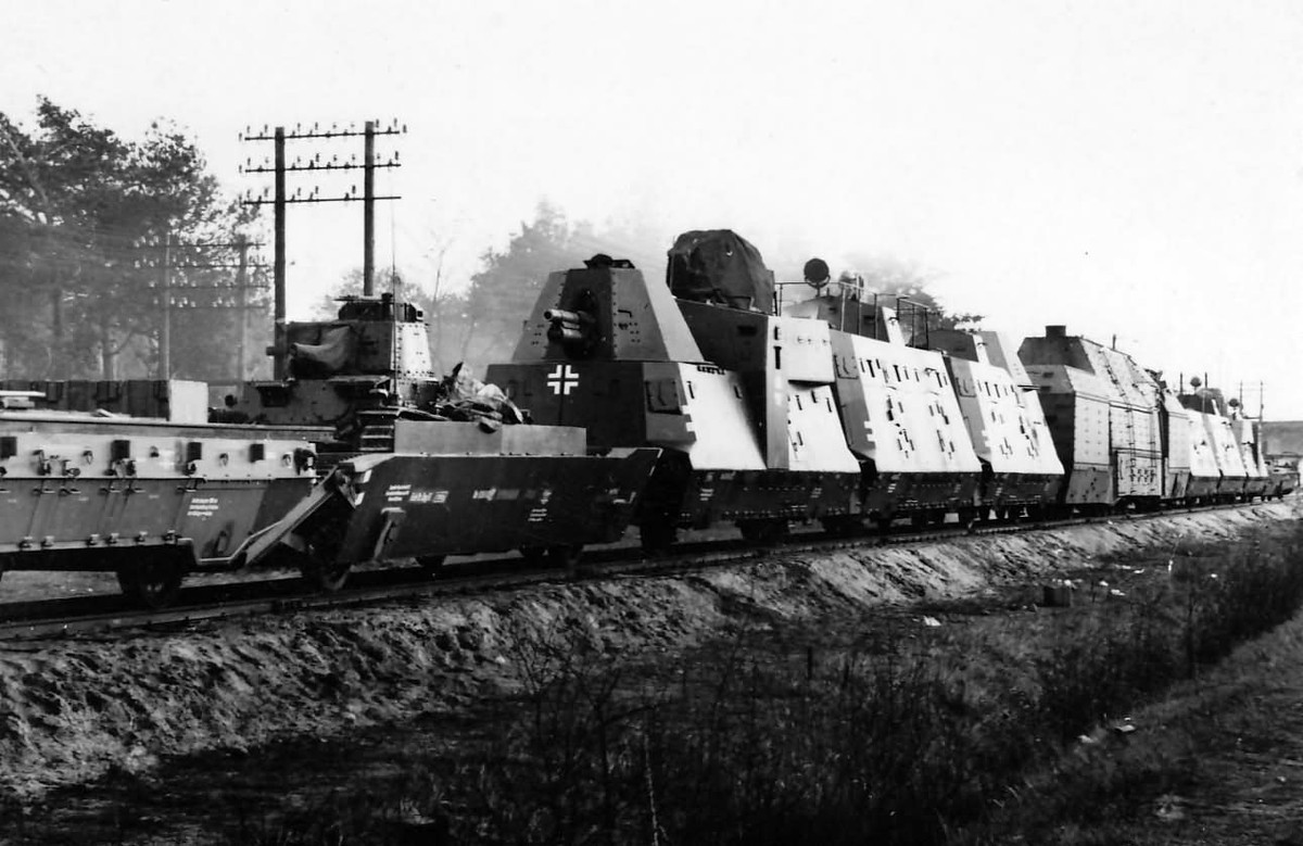 Cận cảnh một đoàn tàu hoả bọc thép của Đức với vũ trang từ thời Chiến tranh Thế giới thứ nhất. Nguồn ảnh: Warhistory.