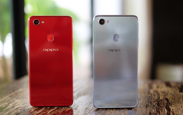  4. Oppo F7. Chiếc smartphone này sở hữu màn hình kích thước 6.23 inch, tấm nền IPS LCD, độ phân giải 1080 x 2280 pixels. Màn hình có chất lượng hiển thị tốt, màu sắc trung thực, độ sáng cao cũng như có khả năng hoạt động khá tốt dưới trời nắng gắt. Nhiệt màu chỉ hơi ám xanh, độ đen sâu và màu sắc hiển thị hơi đậm lên một chút khi so với các điện thoại có màu chuẩn như iPhone.