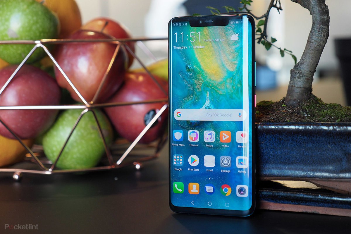  3. Huawei Mate 20 Pro. Mate 20 Pro sử dụng màn hình OLED 6.3-inch, 1440p, với tỉ lệ 19.5:9, trong khi Mate 20 chhir sở hữu tấm nền LCD nhưng lại có kích thước lớn hơn (6.53-inch), độ phân giải FHD+ và tỉ lệ 18.7:9 cùng với phần notch được tối giản chỉ còn một chấm tròn, và phần cạnh dưới cũng được làm mỏng hơn.
