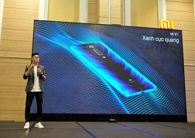 Mi 9T là mẫu smartphone cao cấp nhất trong 3 model được Xiaomi giới thiệu tại sự kiện. Đây là phiên bản quốc tế của mẫu Redmi K20 được ra mắt tại Trung Quốc vào tháng 5/2019. Theo đại diện của Xiaomi Việt Nam, Mi 9T là model thay thế mẫu Pocophone thế hệ tiếp theo.