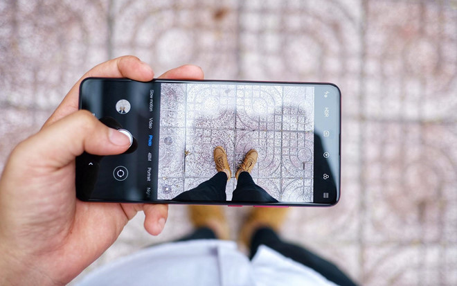 Giao diện chụp ảnh của máy giống như Mi 9 với các chế độ như 48 MP, chuyên nghiệp, xóa phông, đêm… Hệ thống camera này cho tốc độ lấy nét nhanh, chính xác, hình ảnh chụp ra có màu sắc tươi, nịnh mắt.