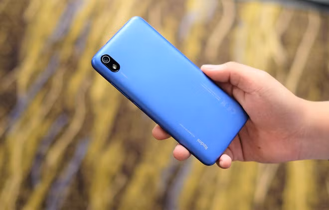 Redmi 7A sẽ cạnh tranh với Realme C1, Galaxy J4 Core hay Vsmart Joy 1+. Redmi 7A có cấu hình nhỉnh hơn so với các đối thủ. Tuy nhiên, viền màn hình của máy dày hơn so với Nokia 2.2, Coolpad N5, dung lượng pin thấp hơn Realme C1.