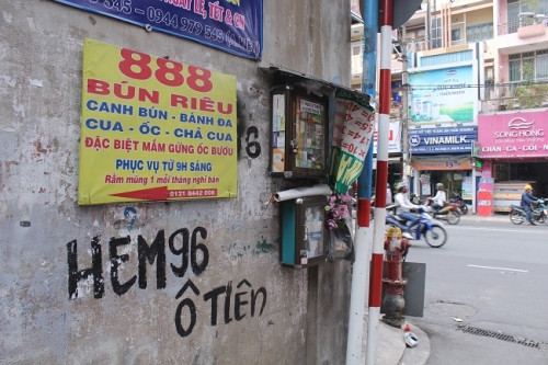 Hem Ong Tien dieu ky cua nguoi ngheo tren dat Sai Gon