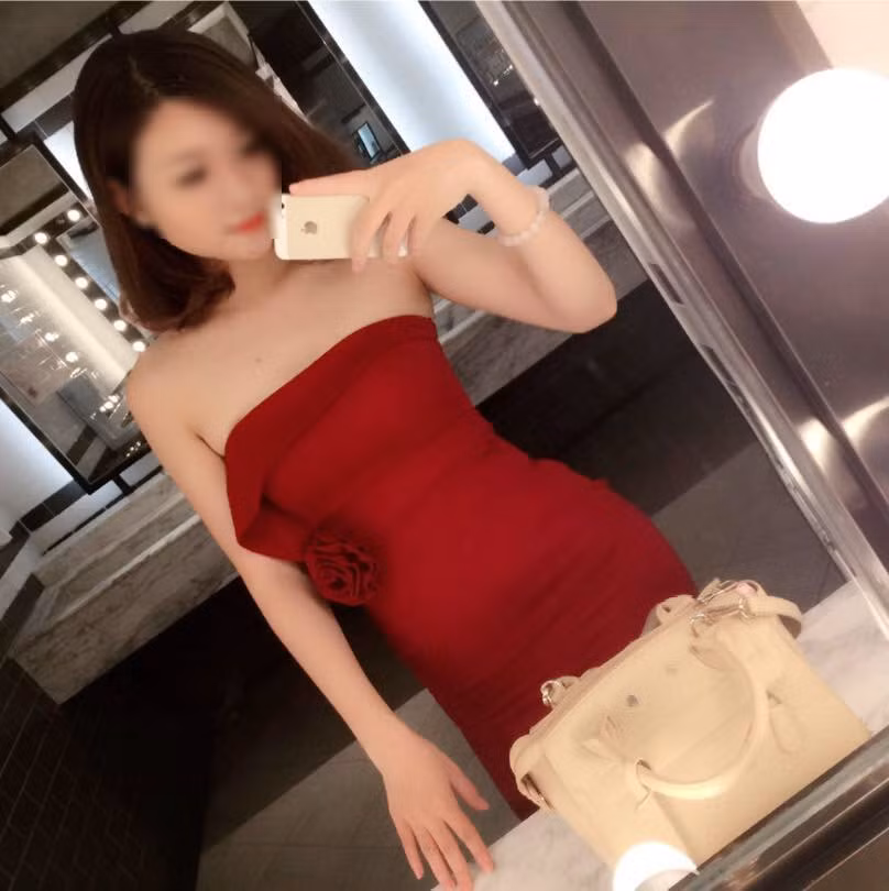 B. là cô gái 9X xinh xắn.