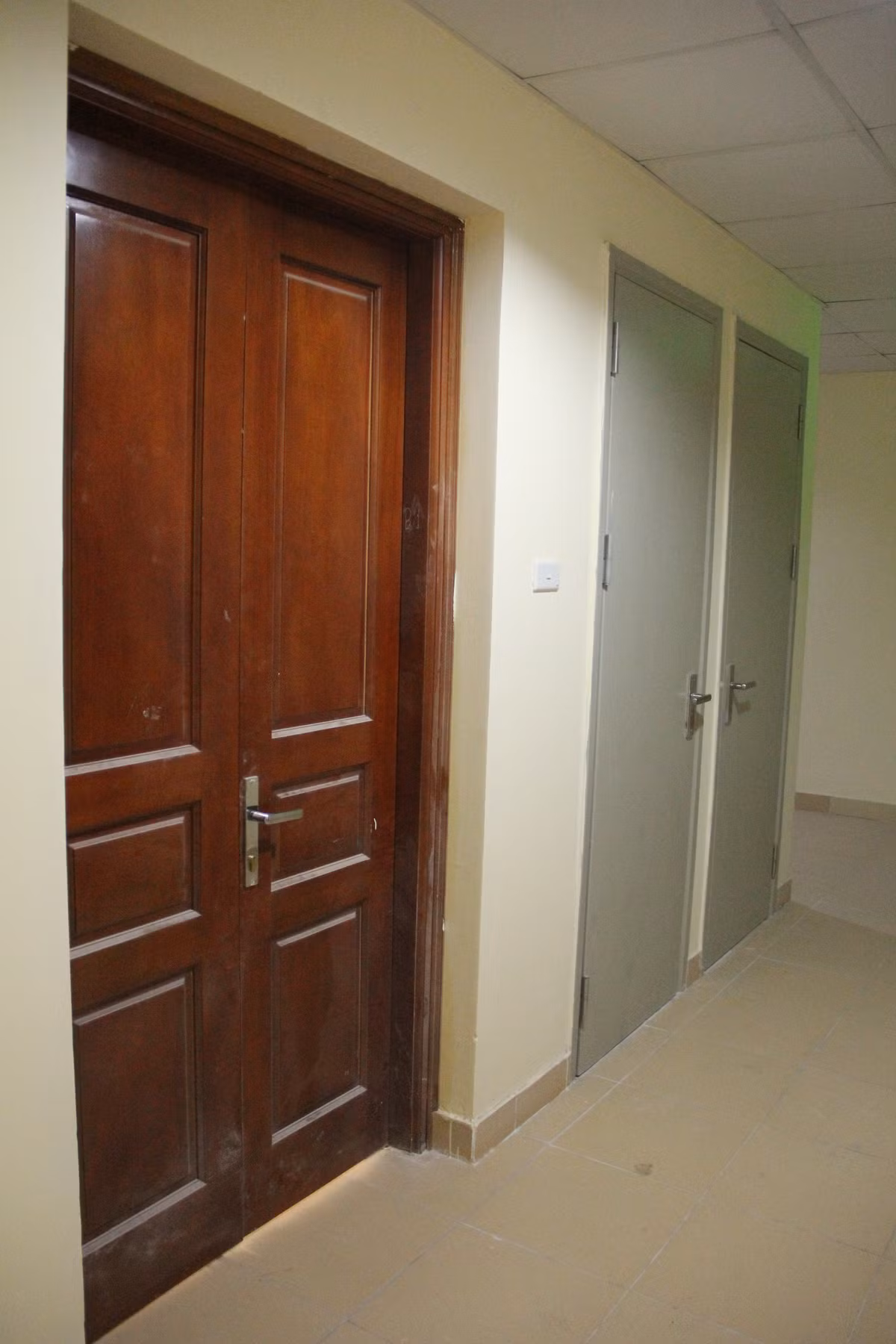 Chia nhỏ tầng tum thành nhiều căn hộ sai phép.