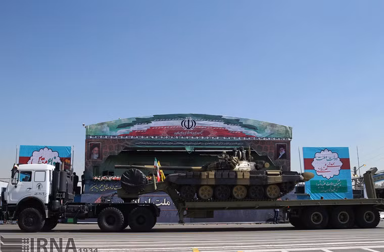 “Sai quai ham” doc ten vu khi duyet binh o Iran (2)