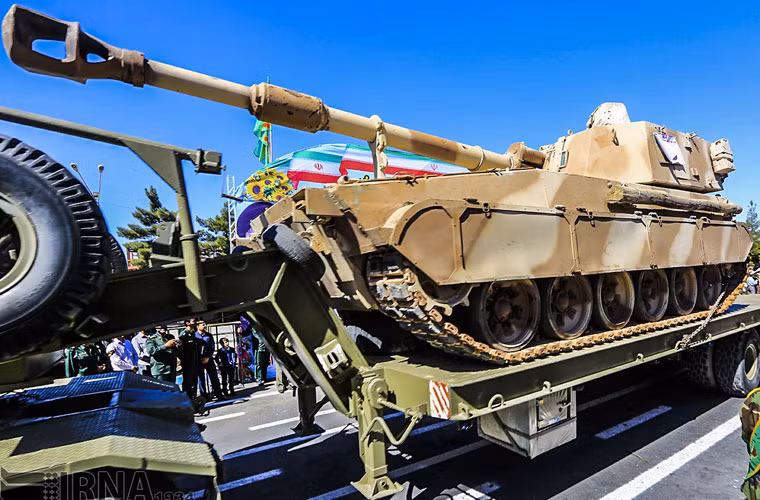 Lựu pháo tự hành Ra'ad 2 155mm do Iran chế tạo phỏng theo mẫu M109 của Mỹ.