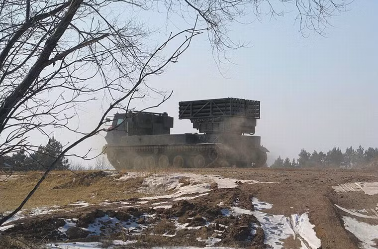 Đặc biệt, cụm pháo đa nòng đặt ở thùng xe pháo dường như kết cấu kiểu module có thể dễ dàng gỡ bỏ thay thế hơn là kiểu bệ pháo cố định.