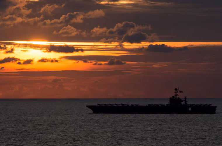 Hình ảnh đẹp tàu sân bay USS Geogre Bush (CVN-73) lúc chiều ta trong cuộc tập trận với Lực lượng Phòng vệ Nhật Bản.