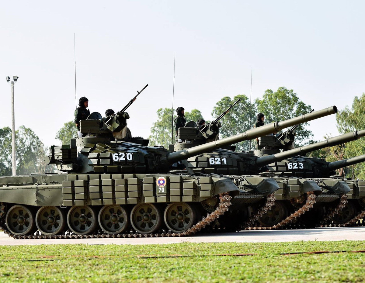 Theo nhiều nguồn tin hiện tại, lô xe tăng T-72B1MS "đại bàng trắng" đầu tiên được Nga chuyển giap cho Lào gồm 5 chiếc, sau đó những lô kế tiếp đã được chuyển giao.