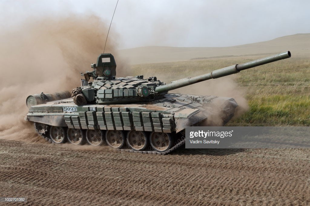 Vị trí trưởng xe trên T-72B1MS ngay cạnh pháo chính nòng trơn 125mm 2A46M và được bao phủ bên ngoài bởi lớp giáp phản ứng nổ Kontakt 1 cho khả năng bảo vệ khá tốt.