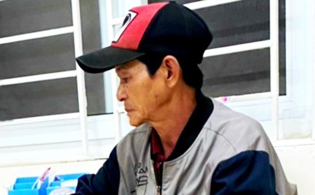  Mạo nhận người nhà nạn nhân bị tai nạn giao thông để trộm xe: Khi nạn nhân vụ tai nạn giao thông trên địa bàn TP Bảo Lộc, Lâm Đồng phải vào cơ sở y tế để khâu vết thương, Nguyễn Văn Lai (54 tuổi, ngụ Tân Phú, Đồng Nai) mạo nhận là em trai của người này, đứng ra dàn xếp vụ việc rồi trộm cắp chiếc xe máy. Ngày 16/6, Công an TP Bảo Lộc cho biết vừa bắt giữ đối tượng này. 