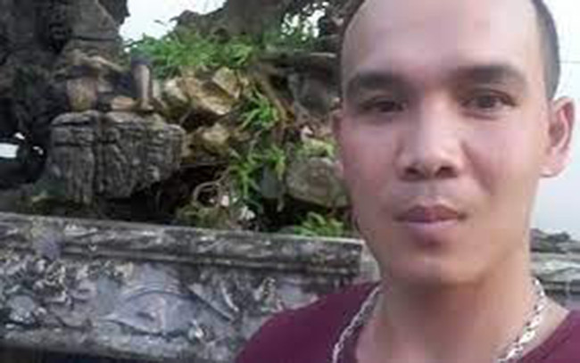 Nhà Giang có hoàn cảnh khá khó khăn, bố mẹ sinh được 5 anh em. Bố Giang bị bệnh về xương khớp, nằm liệt đã 10 năm nay. Giang làm nghề phụ xe khách, sau chuyển sang lái xe tải, thu nhập so với các anh chị em trong nhà là tốt nhất nên nhận ở cùng, chăm sóc bố mẹ.