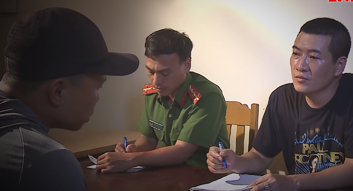 Tuy nhiên, tại trụ sở Công an, anh Nguyễn Văn Thắng khai nhận cầm xe của Đỗ Văn Thắng (SN 1988, ngụ cùng xã) với giá 25 triệu đồng (mới trả được 6 triệu đồng) và nhận cầm điện thoại Oppo của người tên Nghị với giá 1 triệu đồng. Xác định những lời khai của Nguyễn Văn Thắng là có căn cứ, Ban chuyên án tung lực lượng truy bắt Đỗ Văn Thắng và Nghị. Nhưng Đỗ Văn Thắng lại khai xe đó của bạn thân tên Vũ Thế Thùy. Chính Thùy đưa điện thoại và xe cho hai người bạn đem cầm.