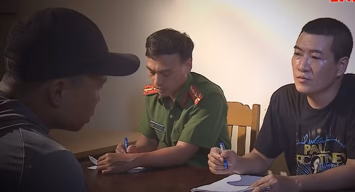 Tuy nhiên, tại trụ sở Công an, anh Nguyễn Văn Thắng khai nhận cầm xe của Đỗ Văn Thắng (SN 1988, ngụ cùng xã) với giá 25 triệu đồng (mới trả được 6 triệu đồng) và nhận cầm điện thoại Oppo của người tên Nghị với giá 1 triệu đồng. Xác định những lời khai của Nguyễn Văn Thắng là có căn cứ, Ban chuyên án tung lực lượng truy bắt Đỗ Văn Thắng và Nghị. Nhưng Đỗ Văn Thắng lại khai xe đó của bạn thân tên Vũ Thế Thùy. Chính Thùy đưa điện thoại và xe cho hai người bạn đem cầm.