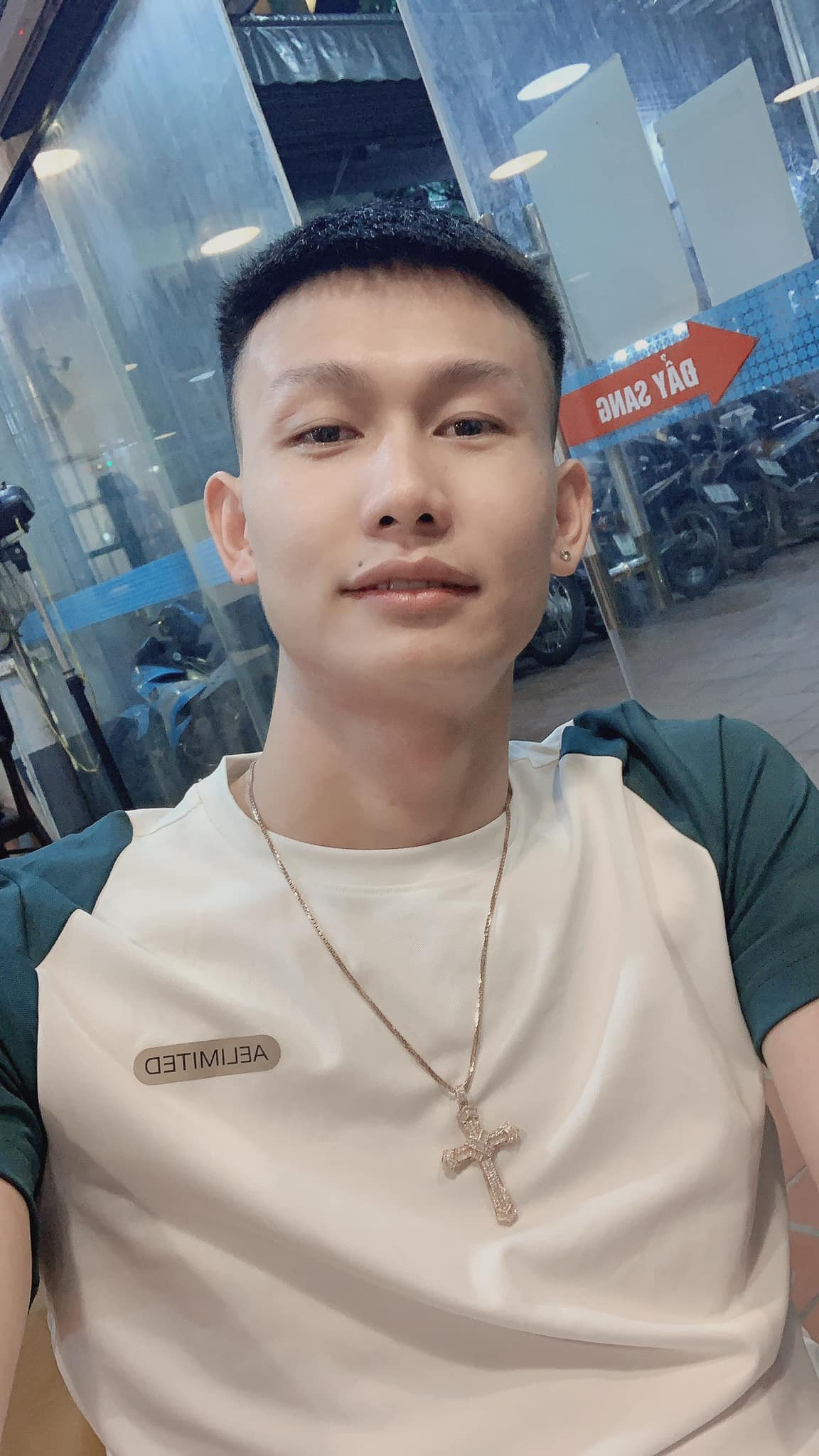 YouTuber Duy Thường là một trong những nam YouTuber chuyên sáng tạo nội dung trên các nền tảng mạng xã hội khác nhau như YouTube, TikTok,… 