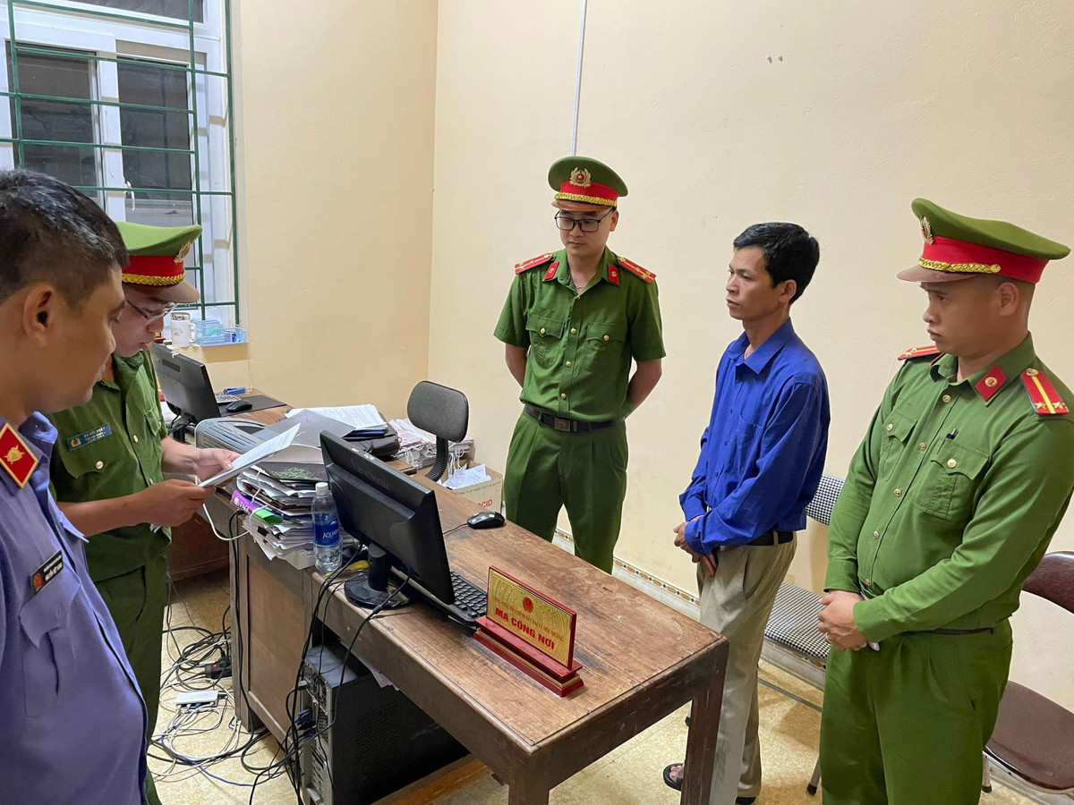 Tuyen Quang: Bat can bo dia chinh chiem doat tien cua nguoi dan