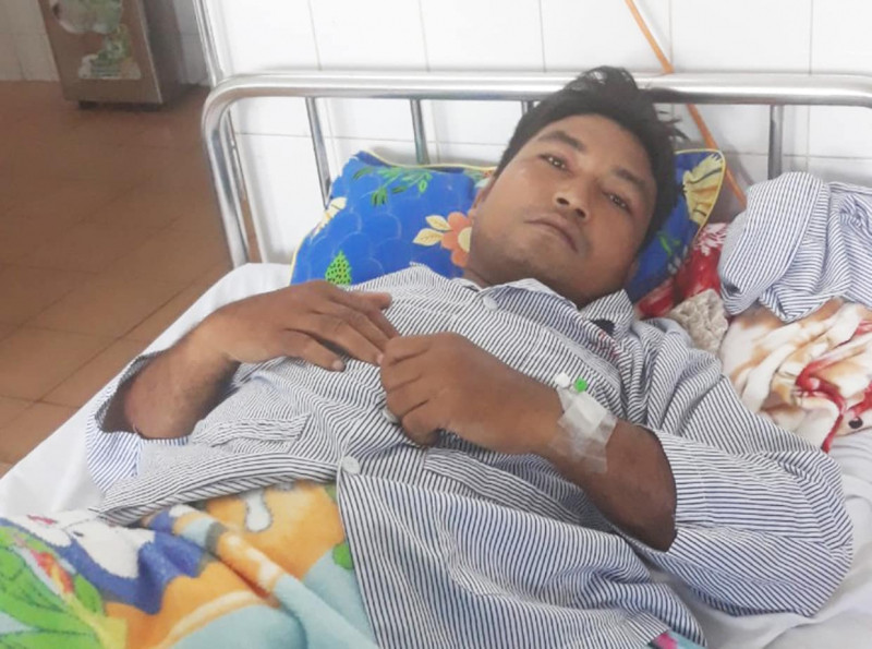  Đi tuần tra đêm, nhân viên bảo vệ rừng bị đâm: Trong lúc đi tuần tra, kiểm tra theo sự phân công của đơn vị tại tiểu khu 1199, anh Ksor Suh - nhân viên BQL rừng phòng hộ Chư Mố (huyện Ia Pa, Gia Lai) ngủ dưới gốc cây ngay cạnh chòi rẫy của người dân thì bất ngờ bị 1 đối tượng dùng vật nhọn đâm bị thương. Ngày 13/6, Công an huyện Ia Pa cho biết đang điều tra, làm rõ. 