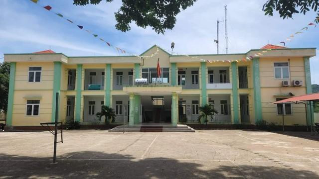  Đình chỉ công tác Chủ tịch xã sau khi bị đánh ghen tại trụ sở: Ngày 14/6, UBND huyện Thạch Thành, tỉnh Thanh Hóa cho biết vừa có quyết định đình chỉ công tác 15 ngày đối với Chủ tịch UBND xã Thành Mỹ Trương Văn Gương để xác minh làm rõ thông tin liên quan đến vụ việc ông Gương bị đánh ghen tại phòng làm việc hôm 12/6. 