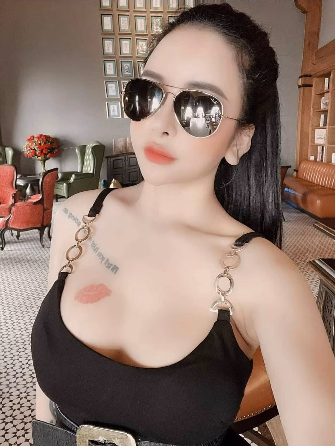 Vụ hot girl vừa bị bắt vì mua bán ma túy ở Hà Nội đang được Công an quận Hoàn Kiếm tiếp tục củng cố hồ sơ, xử lý các đối tượng theo quy định của pháp luật.