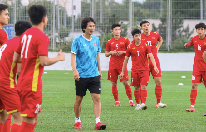 HLV Gong Oh-kyun ly giai triet ly bong da tan cong cua U23 Viet Nam-Hinh-2