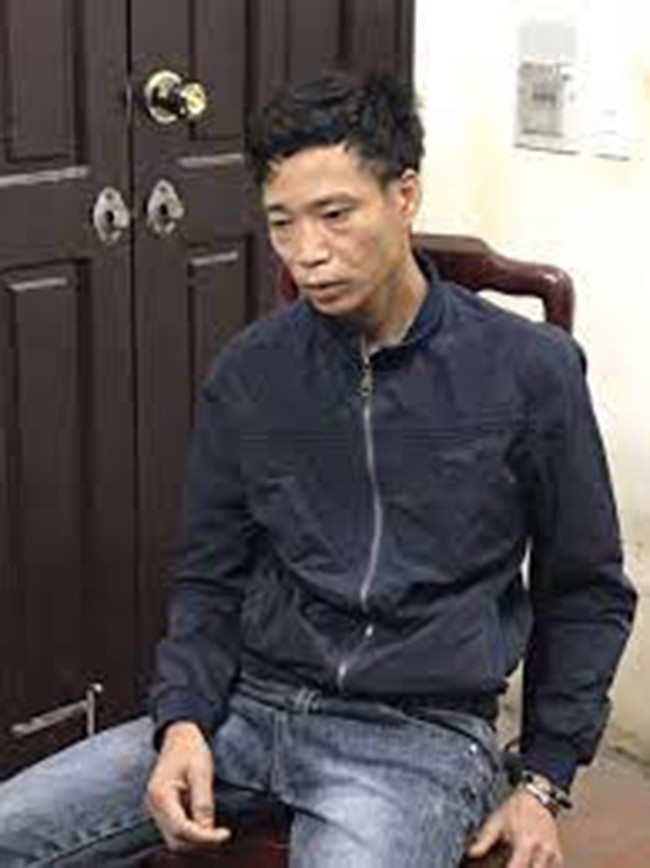 Sau khi ông Chất ngã xuống đất, Mính tiếp tục dùng con dao trên đâm nhiều nhát vào vùng ngực, sườn phải, cẳng tay phải của ông Chất làm ông Chất chết tại chỗ.