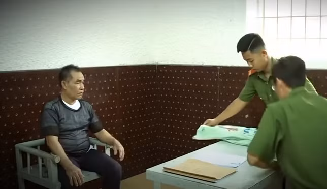 Khi lực lượng chức năng liền mời ông Trịnh Văn Linh (73 tuổi, ngụ xã Thới Hưng) về làm việc thì người này khai báo thời gian sinh hoạt rất phù hợp với diễn biến hàng ngày của đối tượng. Tuy nhiên, khi được hỏi về lịch trình đi đâu, làm gì, gặp những ai thì đối tượng không trả lời được. Từ những mâu thuẫn đó, các cán bộ điều tra đã đi sâu vào những vấn đề khúc mắc giữa nghi phạm và nạn nhân.