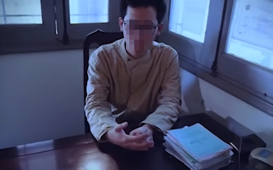 Kiểm tra nơi làm việc của thầy Hùng thấy có 4 tờ lịch, trong đó tờ đầu tiên đúng vào ngày xảy ra vụ án. Khi trinh sát hỏi thì thầy nói vô tình xé ra và để ngẫu nhiên ở đó thôi, cả vết máu trên giày cũng cho kết quả khác. Thầy Hùng được loại khỏi vòng nghi vấn.