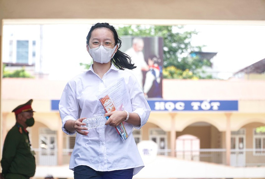 Nhiều thí sinh cho rằng, đề thi rất hợp lý, cả câu nghị luận văn học và nghị luận xã hội đều có mức độ vừa sức.