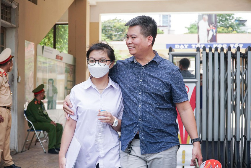 Kết thúc buổi thi sáng nay, thí sinh về nhà nghỉ ngơi để chuẩn bị cho bài thi buổi chiều- bài thi môn Ngoại ngữ. 