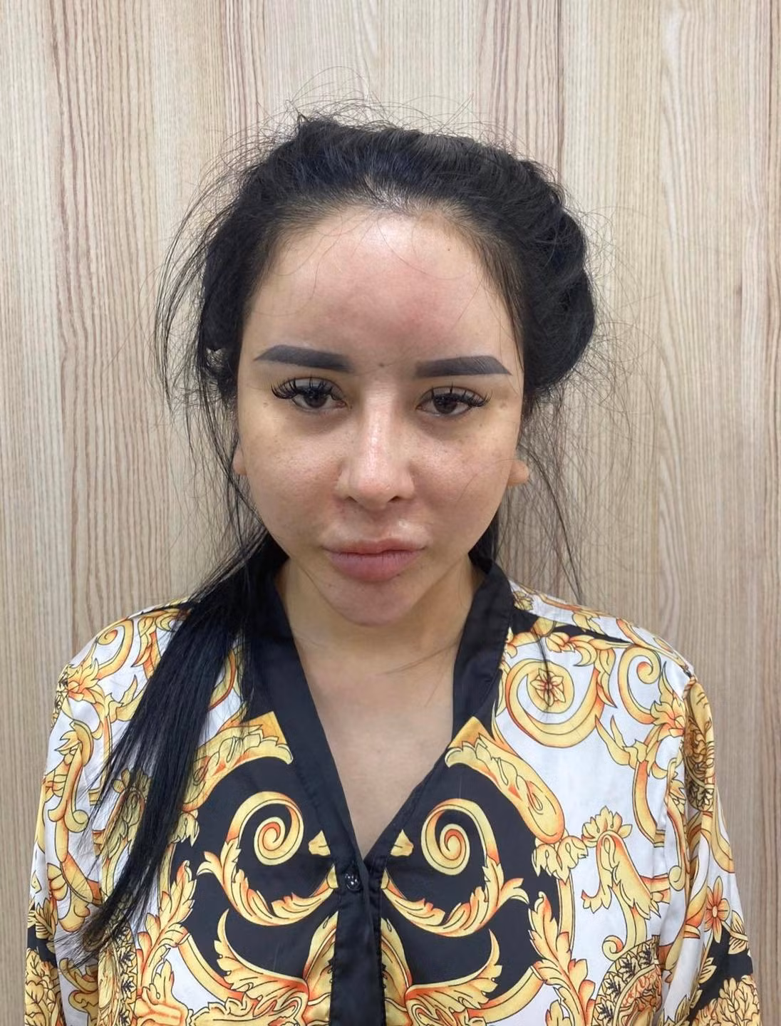 "Ngã ngửa" nhan sắc thật những người đẹp khi bị bắt vì ma túy - Hình 2 Quá trình khám xét khẩn cấp nơi ở của Hằng, cơ quan công an phát hiện thêm 1 cân điện tử, 24 viên ma túy tổng hợp và 23 gam MDMA. Được biết, trên mạng xã hội Hằng là hot girl thường xuyên đăng tải những bức ảnh ăn mặc đồ thời trang gợi cảm và thường xuyên check in tại những nơi sang chảnh.