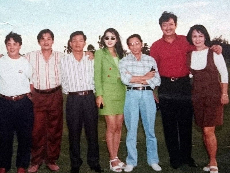 Theo Pháp luật TP HCM, năm 1997, vợ chồng nghệ sĩ Chánh Tín sẵn sàng nhận “cát sê” một can nước mắm khi biểu diễn tại Phan Thiết vì chương trình có kinh phí eo hẹp. Ảnh: Pháp luật TP HCM