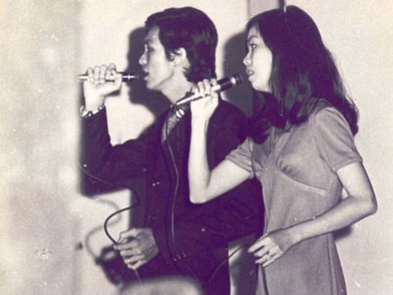 Vợ nghệ sĩ Chánh Tín có chung niềm đam mê ca hát với chồng.