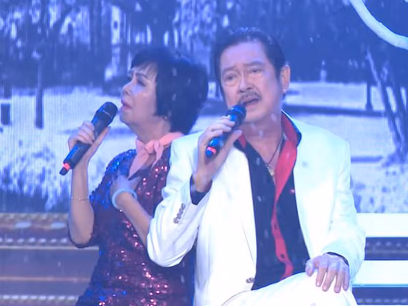 Trong 46 năm chung sống, cặp đôi trải qua nhiều sóng gió nhưng vẫn nắm tay nhau.