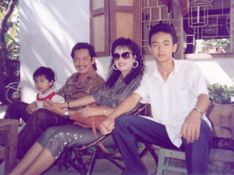  Nghệ sĩ Chánh Tín đột ngột qua đời vào ngày 4/1. Vợ của ông là ca sĩ Bích Trâm. Cặp đôi nghệ sĩ kết hôn vào năm 1974 và có hai người con: Minh Thức và Bích Uyên. Ảnh: Khám phá