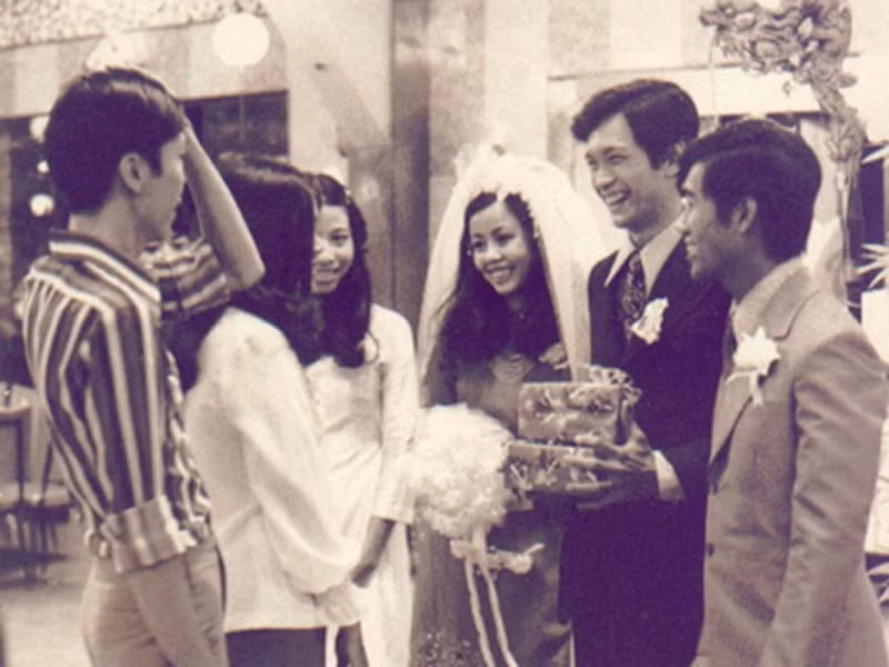 Cặp đôi tổ chức đám cưới vào năm 1974, sau đó tiếp tục đi hát cùng nhau.