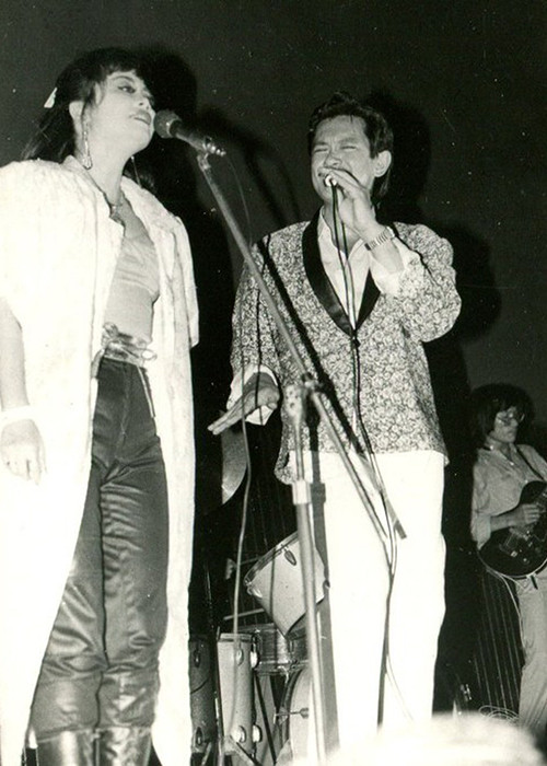 Theo Giáo dục Việt Nam, khi mang thai con gái thứ hai, ca sĩ Bích Trâm lui về hậu trường để chăm sóc tổ ấm.