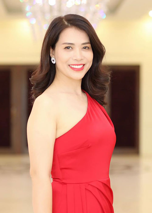 Theo Ngôi sao, Ý Lan từng giành danh hiệu á hậu 1 cuộc thi Hoa hậu Doanh nhân Người Việt châu Á 2017.