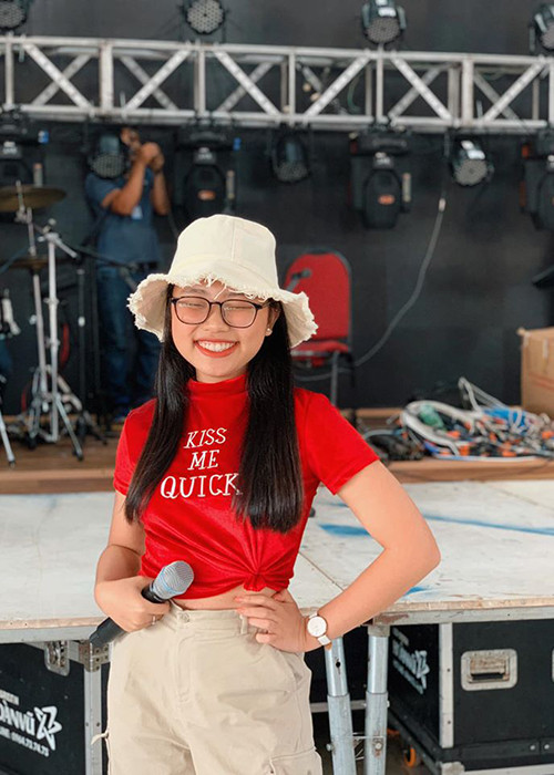 Liên tục chạy show nhưng giọng ca trẻ vẫn đạt thành tích học tập loại giỏi.