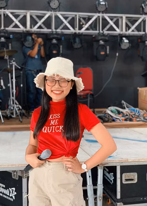 Liên tục chạy show nhưng giọng ca trẻ vẫn đạt thành tích học tập loại giỏi.